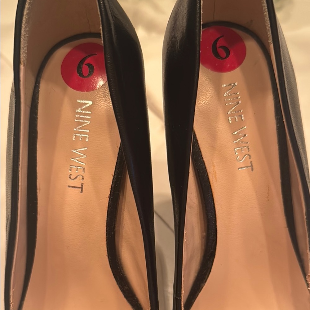 🖤 Classic Nine West Black Leather Pumps - Picture 2 of 8